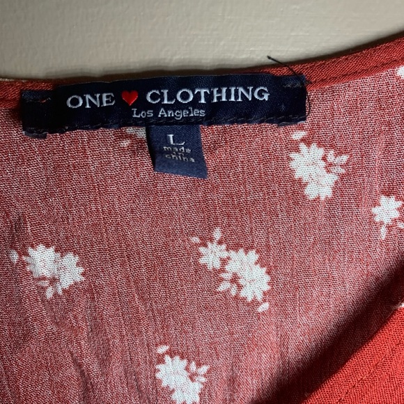 Ladies Top with Draw Strings. Excellent Condition. - Picture 2 of 3